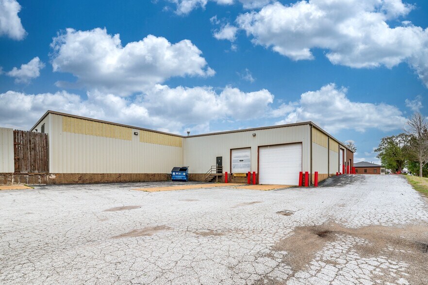 More Photos Of 617 Cepi Dr, Chesterfield Warehouse For Lease