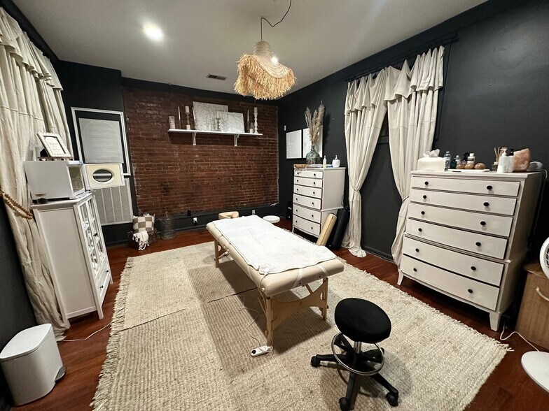 More Photos Of 117 Broad St, Kingsport Storefront For Lease