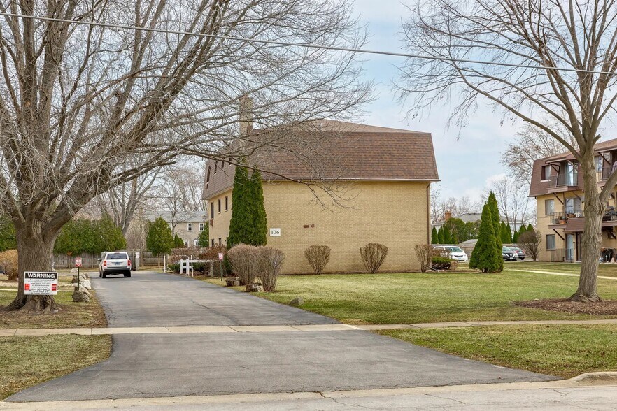 More Photos Of 106 Olesen Dr, Naperville Apartments For Sale