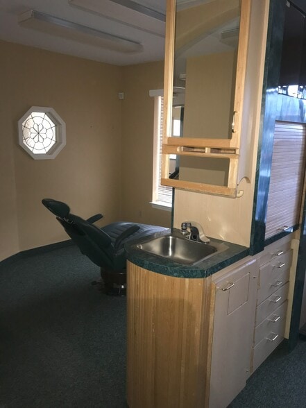 More Photos Of 404 S Pratt Ave, Carson City Office For Sale