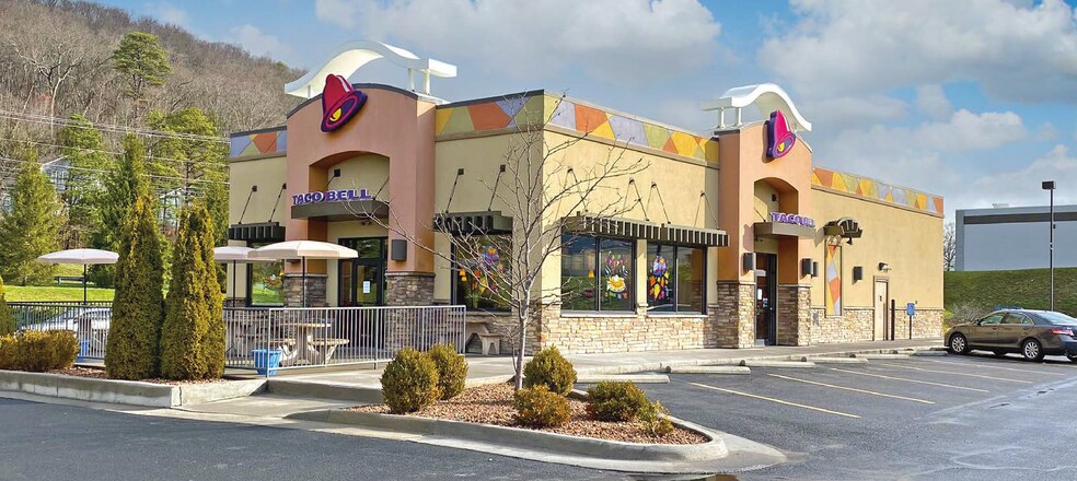 Primary Photo Of 3951 College Ave, Bluefield Fast Food For Sale