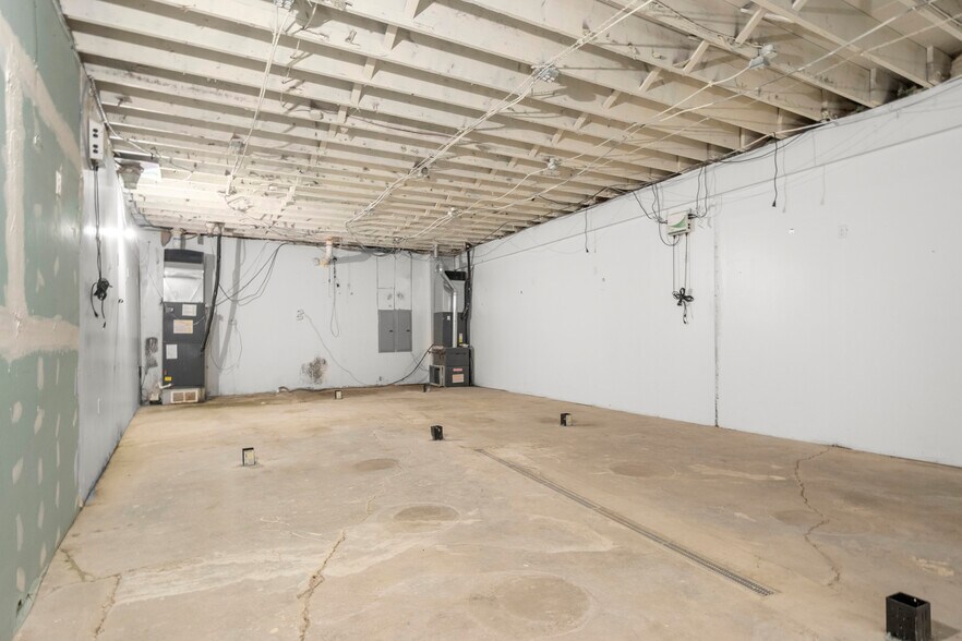 More Photos Of 8411 Southfield Fwy, Detroit Auto Dealership For Sale