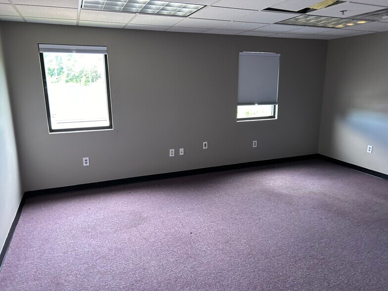 More Photos Of 222 Rhl Blvd, Charleston Unknown For Lease