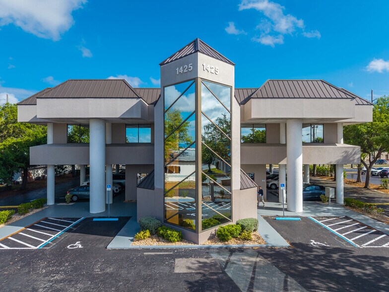 More Photos Of 1425 Viscaya Pky, Cape Coral Office For Lease