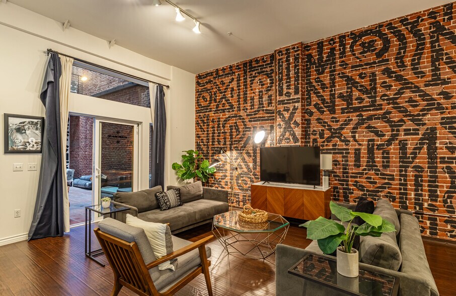 More Photos Of 735 S Broadway, Los Angeles Storefront For Sale