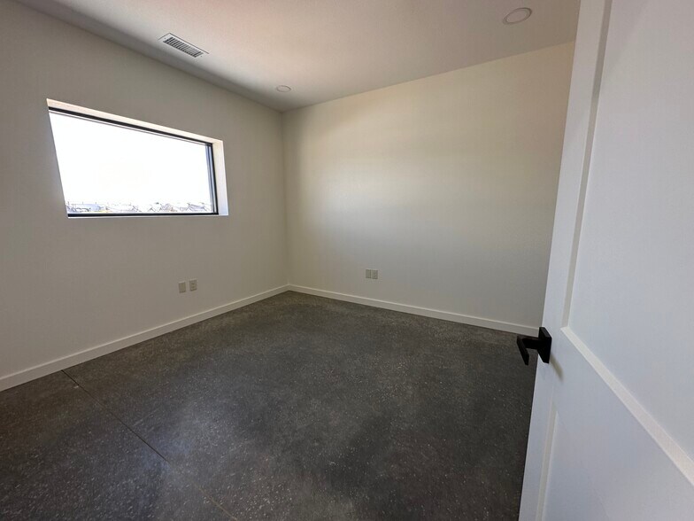 More Photos Of 1608 S County Road 1101, Midland Warehouse For Lease