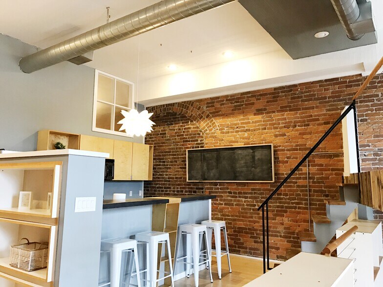 More Photos Of 311 Commercial St, Springfield Storefront Retail Residential For Sale