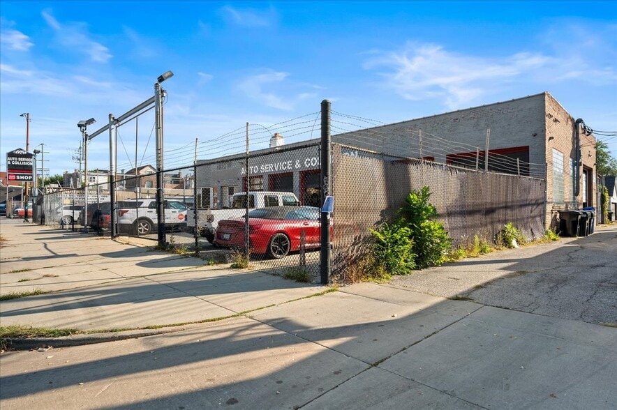 More Photos Of 629 N Ashland Ave, Chicago Land For Sale