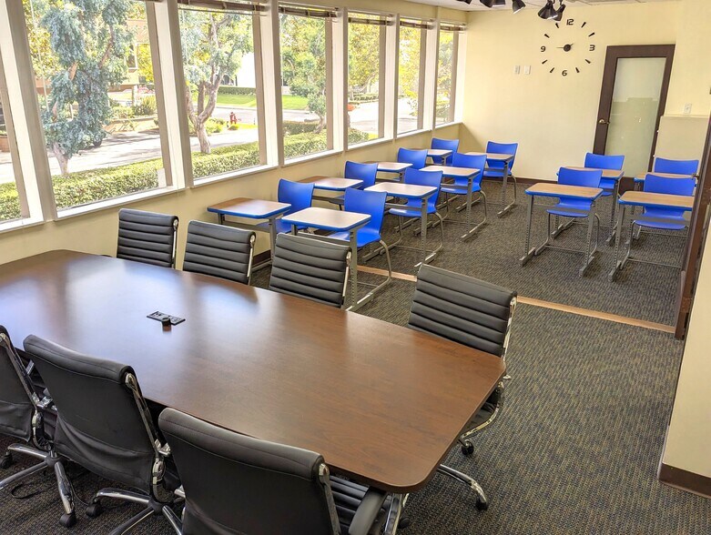 More Photos Of 1100 Quail St, Newport Beach Office For Sale