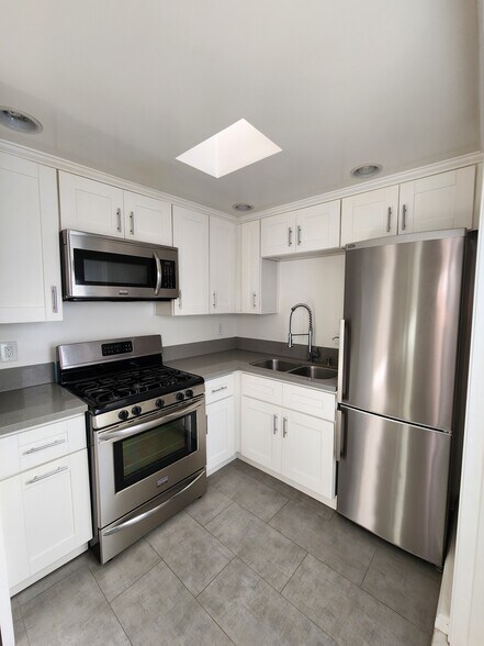 More Photos Of 2127 Vine St, Los Angeles Apartments For Sale