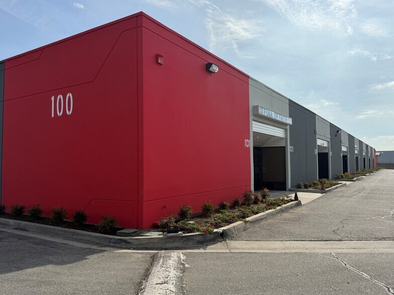 More Photos Of 2300 S Reservoir St, Pomona Warehouse For Lease