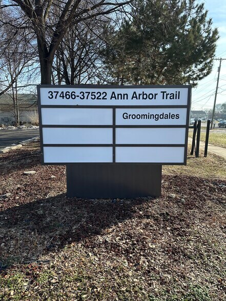 More Photos Of 37466-37522 Ann Arbor Trl, Livonia Storefront For Lease