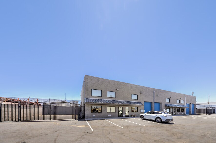 More Photos Of 3975 W Quail Ave, Las Vegas Warehouse For Lease