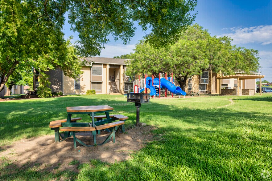 More Photos Of 834 Timberlake Dr, Arlington Apartments For Sale