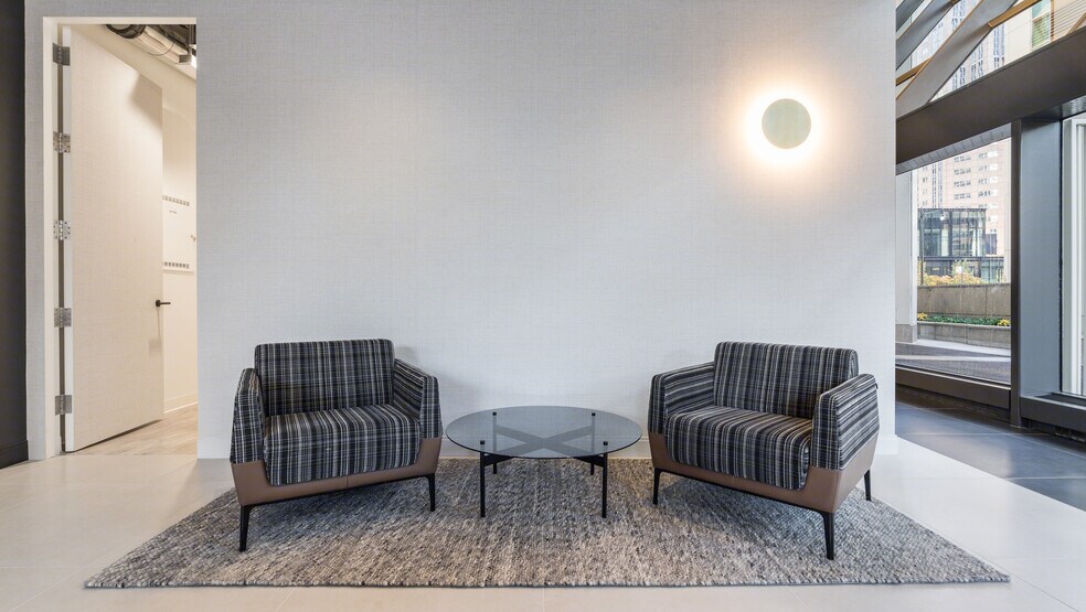 More Photos Of 200 S Wacker Dr, Chicago Office For Lease