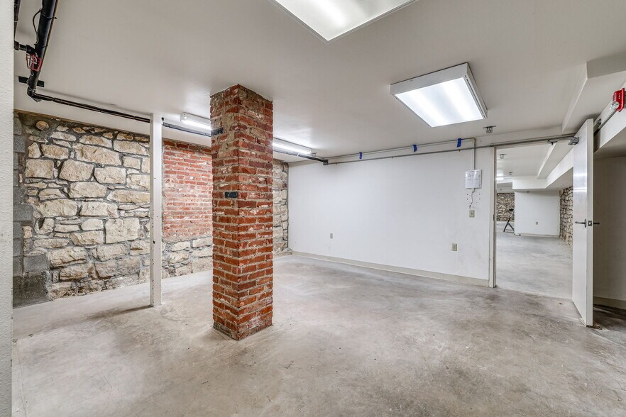 More Photos Of 29 S Chadbourne St, San Angelo Drugstore For Sale