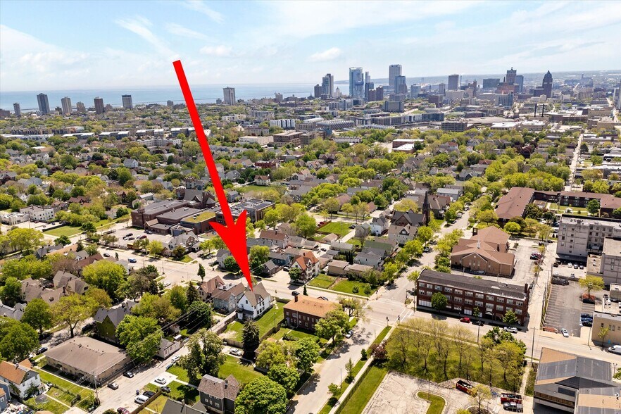 More Photos Of 124 W North Ave, Milwaukee Daycare Center For Sale