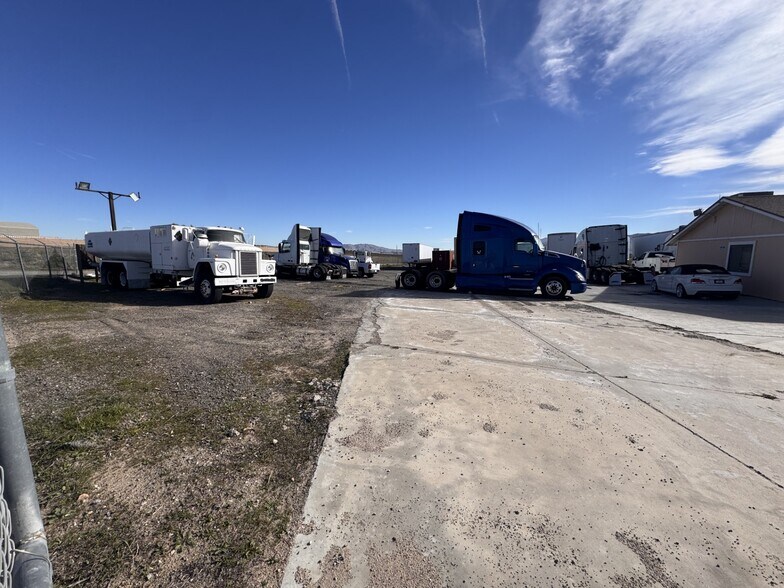 More Photos Of 17105 Darwin Ave, Hesperia Land For Lease