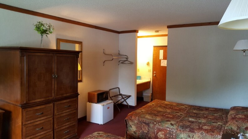 More Photos Of 2102 E Main St, Albert Lea Hotel For Sale