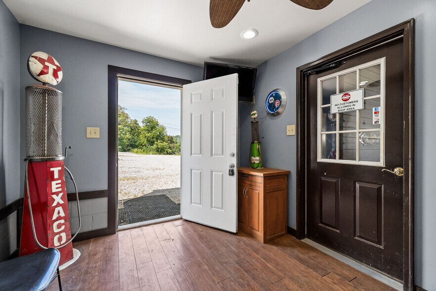 More Photos Of 209 Mountain Rd, Livingston Self Storage For Sale