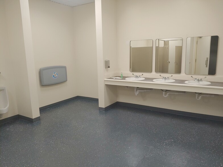 More Photos Of 101-103 S Washington Ave, Wellington Office For Lease