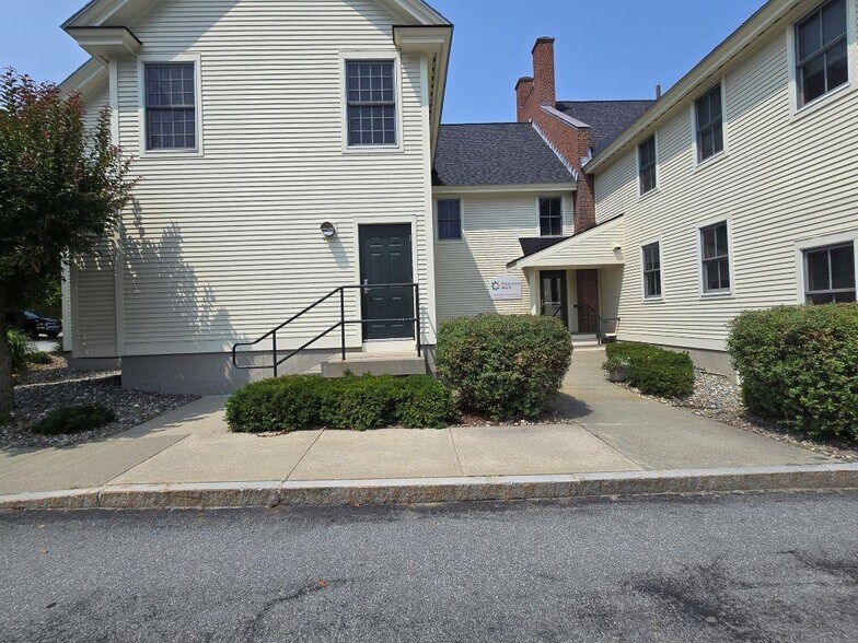 More Photos Of 105 Main St, Windsor Office For Sale