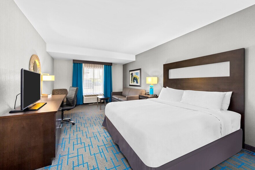 More Photos Of 400 7th North St, Liverpool Hotel For Sale