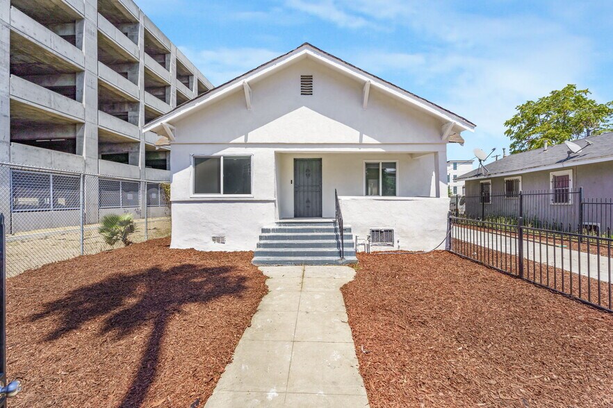 Primary Photo Of 925 W 84th St, Los Angeles Apartments For Sale