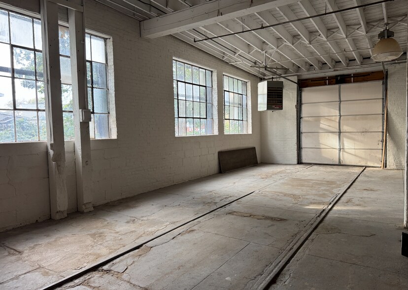 More Photos Of 15 Deyo St, Kingston Warehouse For Sale