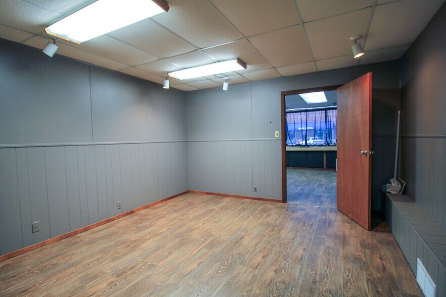 More Photos Of 320 N Main St, Pocahontas Medical For Sale