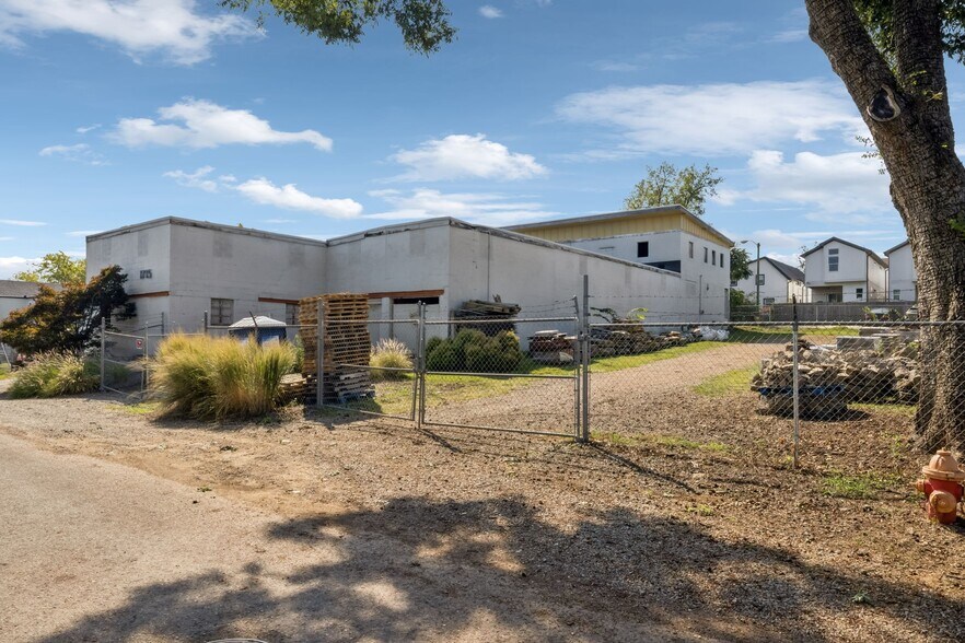 More Photos Of 1715 Pecan St, Nashville Warehouse For Sale