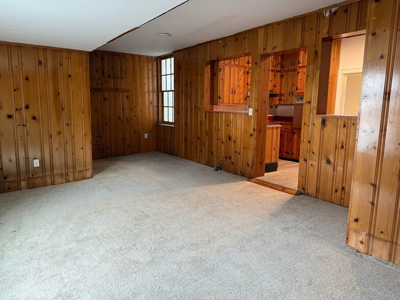 More Photos Of 33 N Washington St, Berkeley Springs Restaurant For Sale