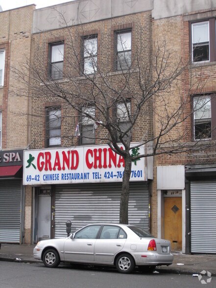 More Photos Of 69-42 Grand Ave, Flushing Storefront Retail Residential For Lease