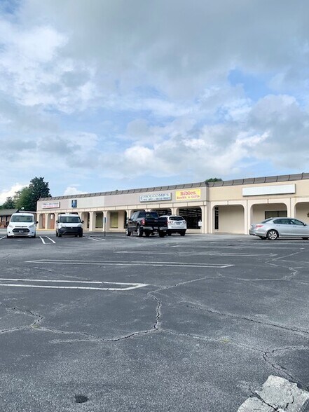 More Photos Of 474 N Main St, Cornelia Storefront Retail Office For Lease