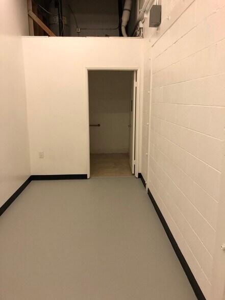 More Photos Of 9051-9053 Van Nuys Blvd, Panorama City General Retail For Lease