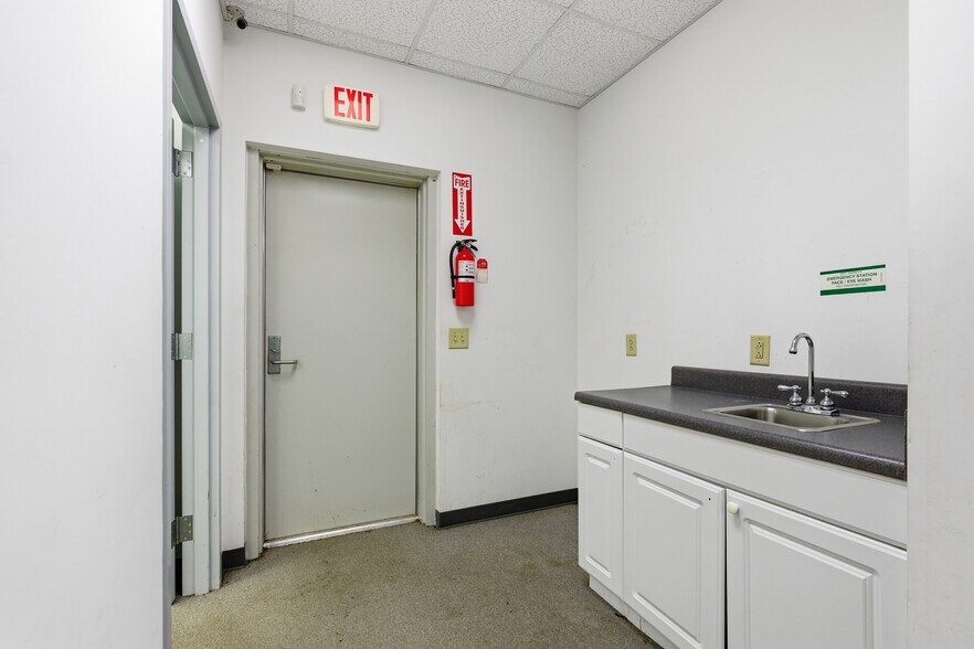 More Photos Of 148-156 W Tugalo St, Toccoa Office For Lease