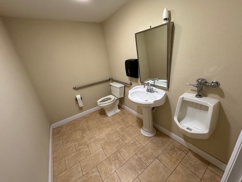 More Photos Of 2204 US-27, Lake Placid Flex For Sale
