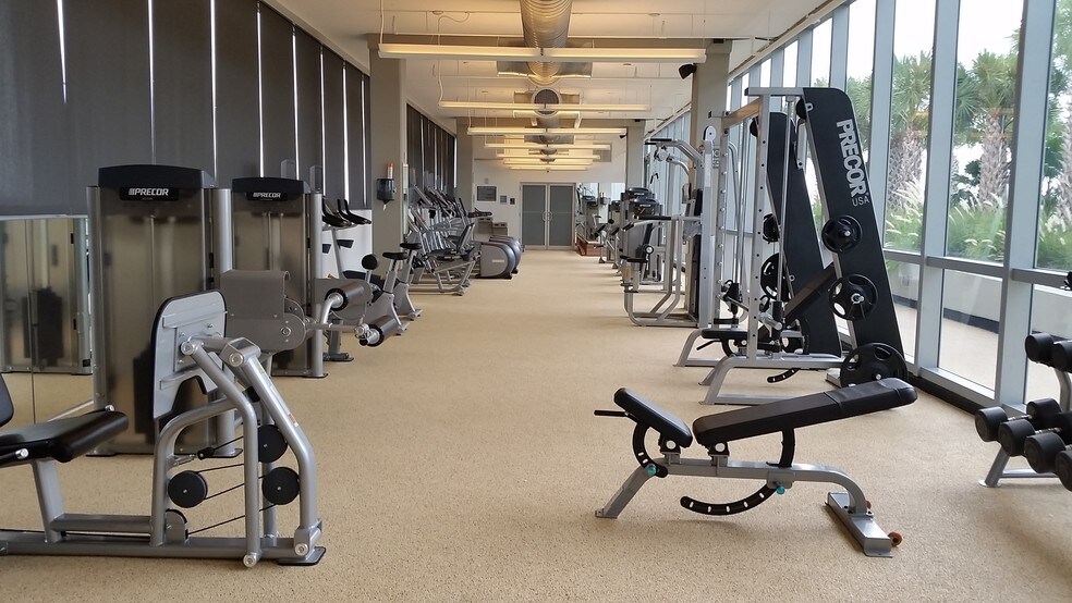 More Photos Of 21550 Biscayne Blvd, Aventura Office For Lease