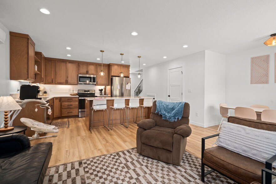 More Photos Of 1013 Peach Rd, Winlock Apartments For Sale