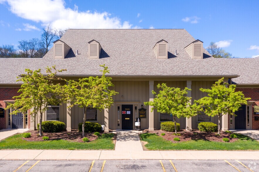 More Photos Of 37651-37695 Pembroke Ave, Livonia Office For Lease
