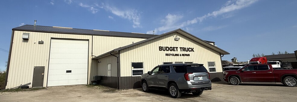 More Photos Of 1065 Oxford St, Sunnyside Industrial For Sale