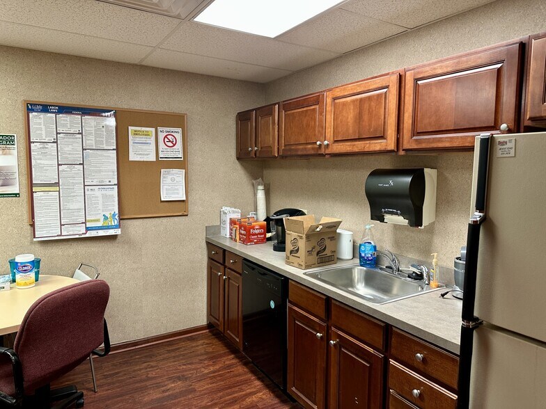 More Photos Of 4261 Morse Rd, Columbus Office For Sale