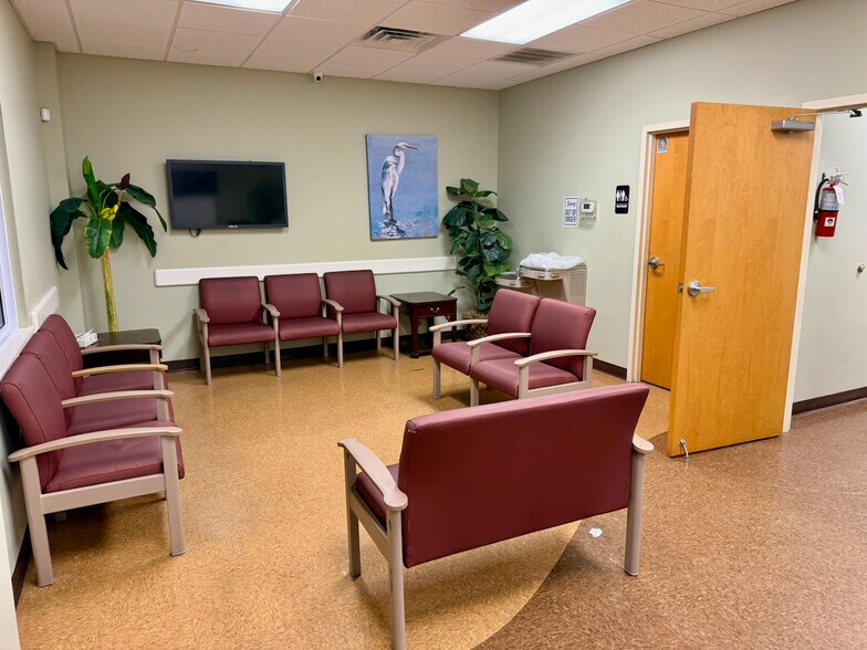 More Photos Of 514 Mary Esther Cut, Fort Walton Beach Medical For Sale