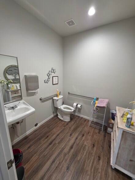 More Photos Of 2851 N Main St, Belton Unknown For Lease