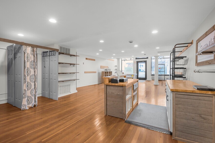 More Photos Of 200 Broadway St, Jordan Storefront Retail Residential For Lease