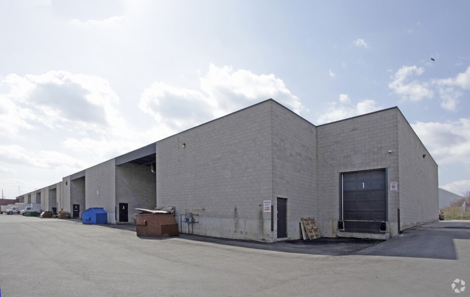 More Photos Of 2074 Steeles Ave E, Brampton Showroom For Sale
