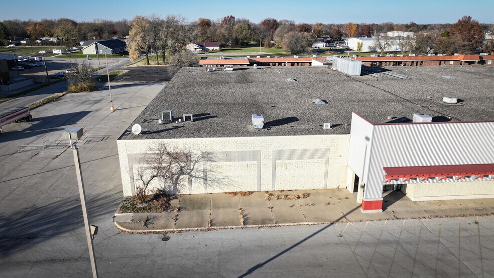 More Photos Of 1450 E Pershing Rd, Decatur Warehouse For Sale