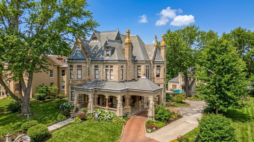 More Photos Of 809 Hall St, Saint Joseph Hospitality For Sale