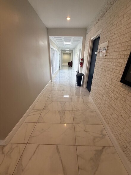 More Photos Of 5553-5555 S Peoria Ave, Tulsa Office For Lease