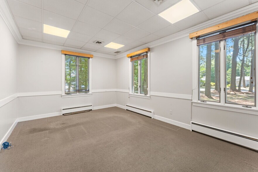 More Photos Of 678 Rappahannock Dr, White Stone Office For Sale